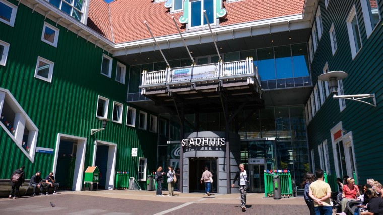 Staatssecretaris steunt Zaanstad in publicatie namen
