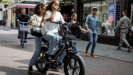 Gemeenten mogen proefdraaien met maximumsnelheid fietsers