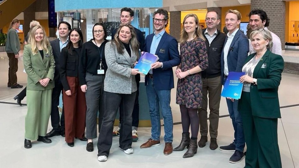 Groep experts in Tweede Kamer met Kathmann