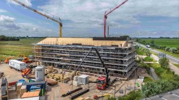 Een gemeentehuis gemaakt van hout 
