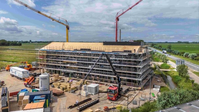 Een gemeentehuis gemaakt van hout 