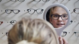 Gratis brillen voor kinderen in armoede levert miljoenen op