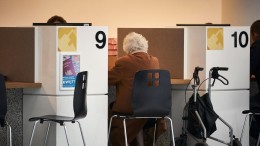 Staatscommissie discriminatie: overheid moet volledige dienstverlening doorlichten