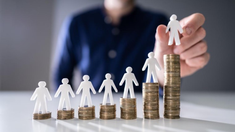 'Stop onderlinge concurrentie gemeenten op loongebied’