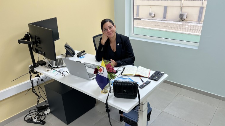 Partijloze Cicilia aan de slag als gedeputeerde … op Bonaire