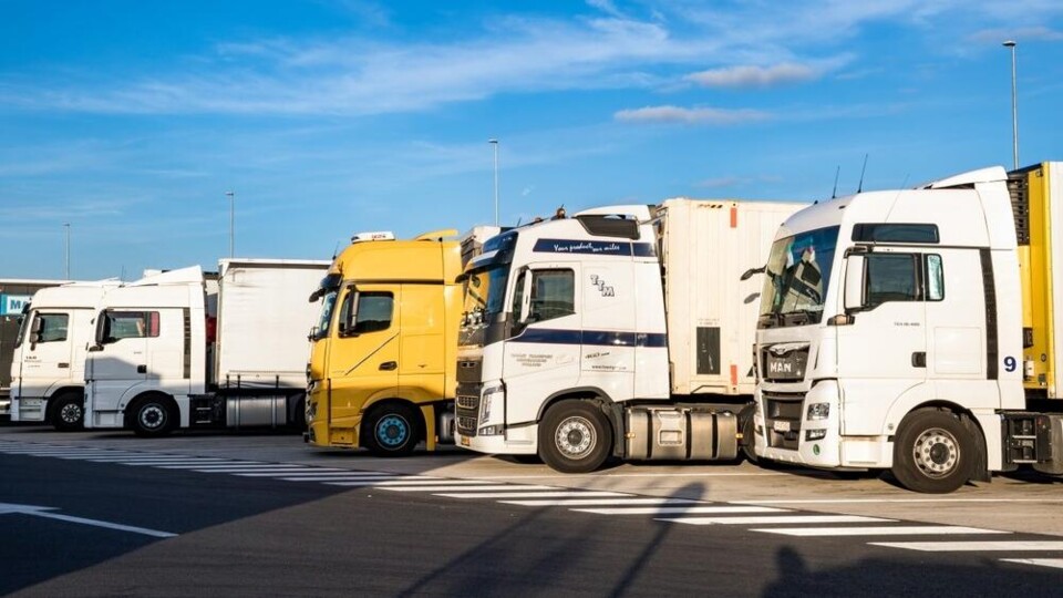 Geparkeerde vrachtwagens