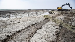 Al drie jaar zonder vergunning baggeren in de Eems-Dollard