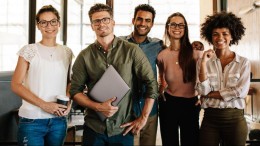 Jonge ambtenaar verlaat kleine gemeente niet eerder