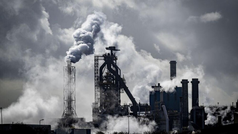 Fabrieken van Tata Steel stoten rookwolken uit