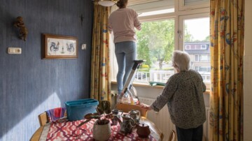 Bonden starten petitie tegen schrappen huishoudelijke hulp