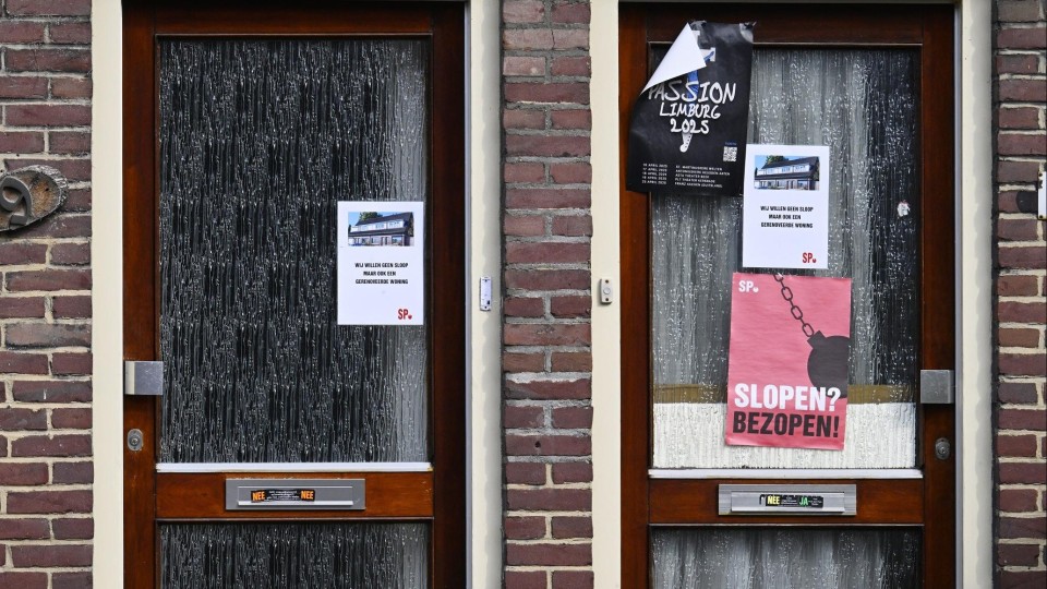 Meezenbroek is een oude mijnwerkersbuurt in Heerlen. De plannen voor de sloop van 90 woningen in de wijk hebben geleid tot ophef.