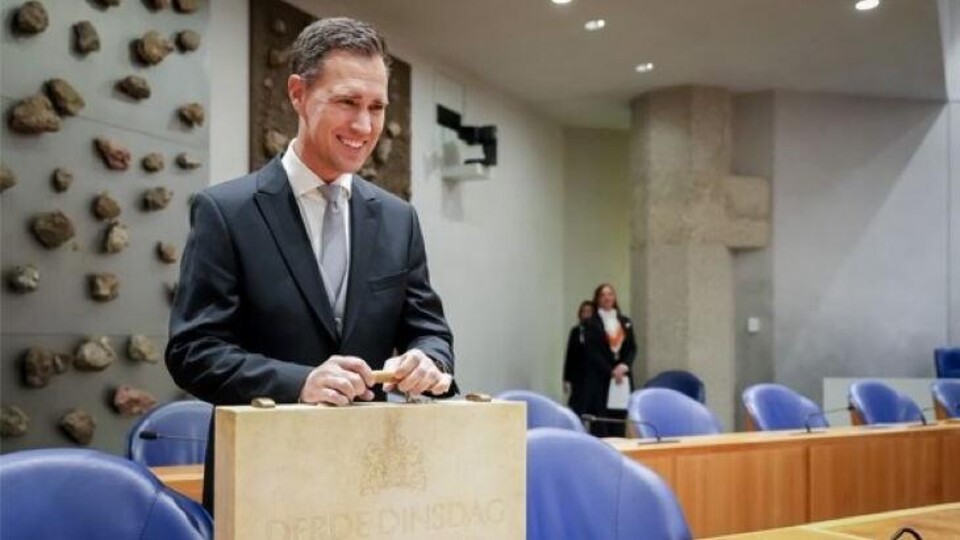 Minister Heinen beidt de Miljoenennota aan