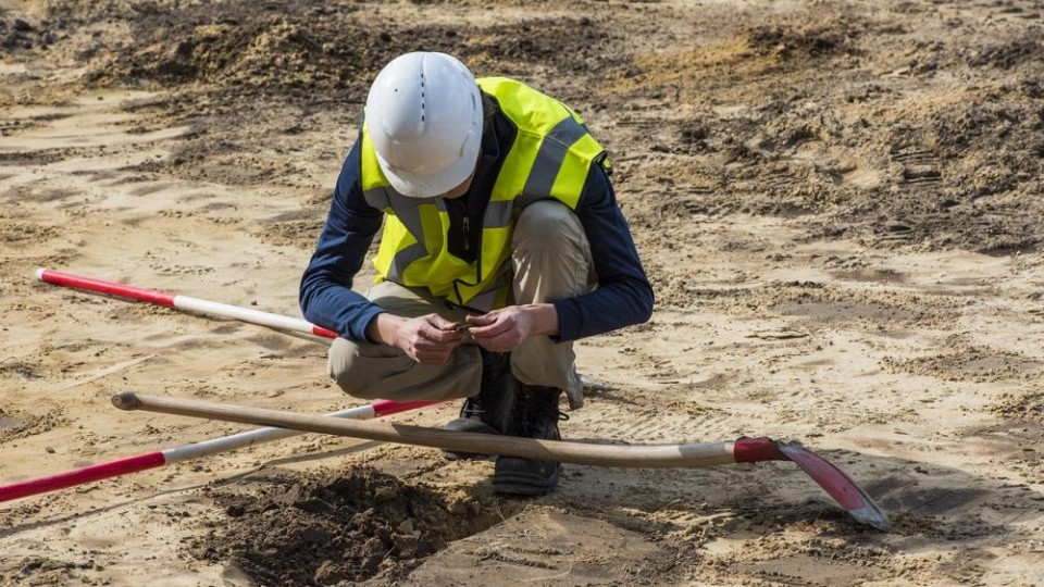 Een archeoloog aan het werk