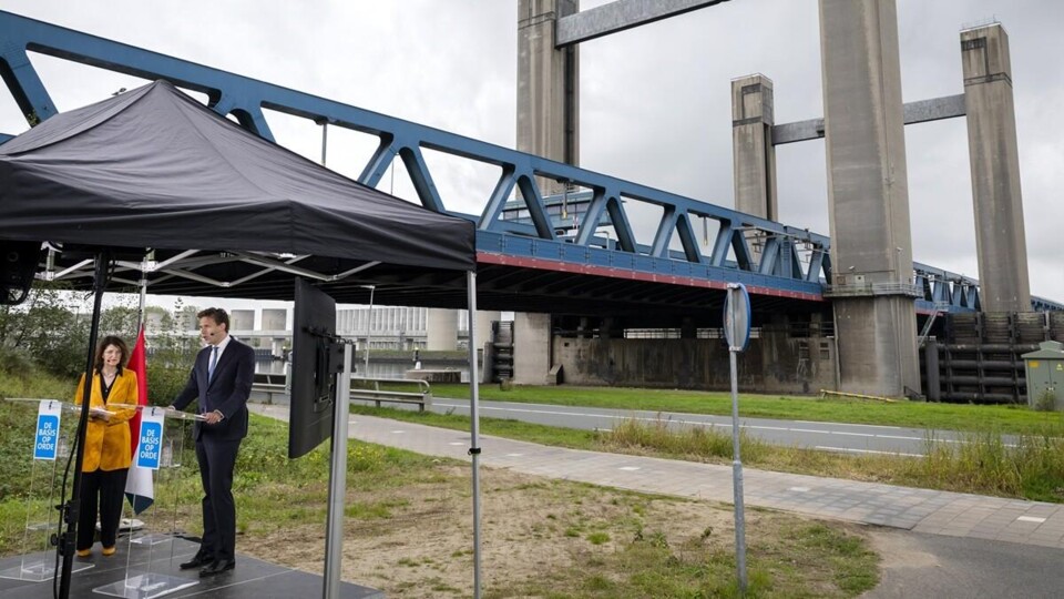 Karremans en Bertram presenteerden de plannen bij de Callandbrug in Rotterdam.