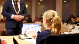 Essay: Van schoolboek naar gemeentehuis