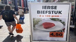 Geen verbod op reclame voor vlees in bushokjes