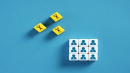 Uitermark wil 1250 ambtenaren uit ABD knikkeren