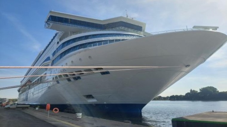 Inwoners Velsen-Noord willen niet dat asielschip langer blijft