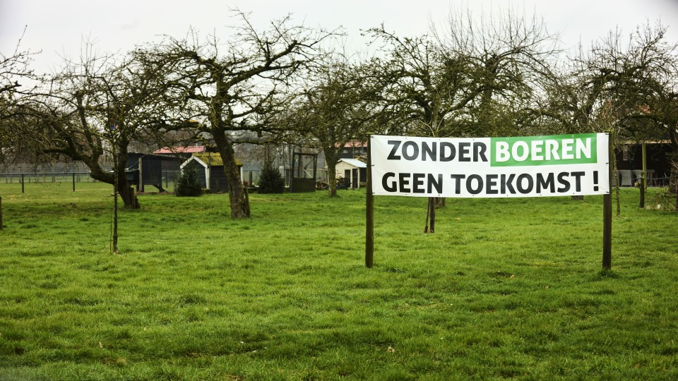 Een protestspandoek in Ermelo, Gelderland.