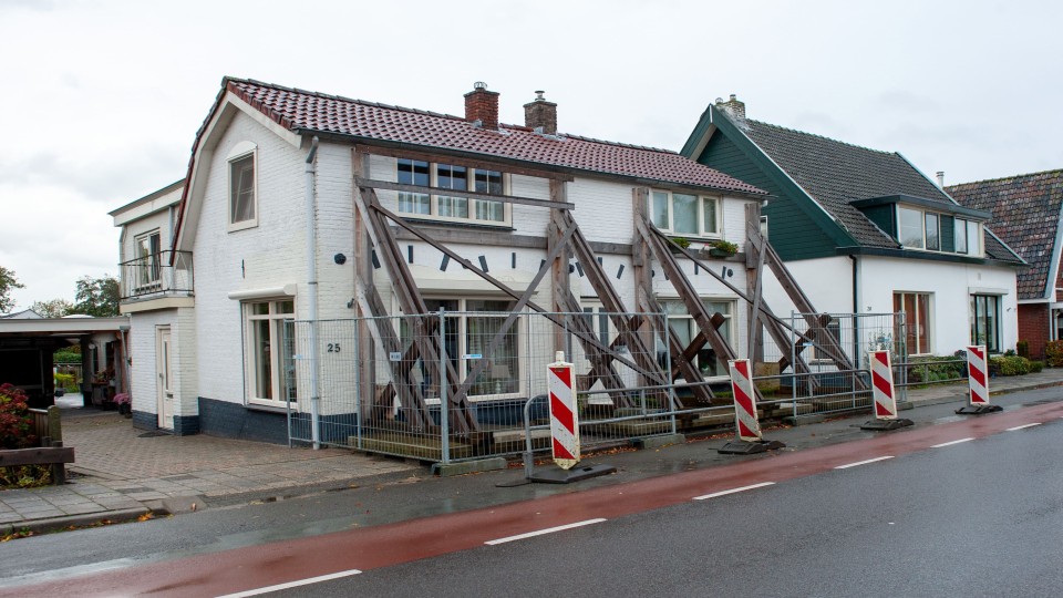 Gestut huis langs het kanaal Almelo-de Haandrik, eind vorig jaar.