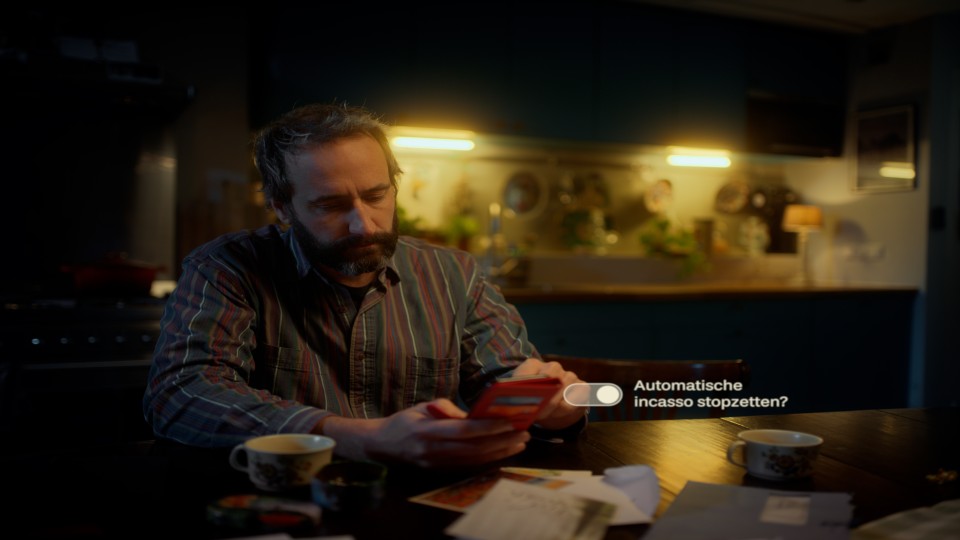 Acteur probeert automatisch incasso op smartphone te stoppen