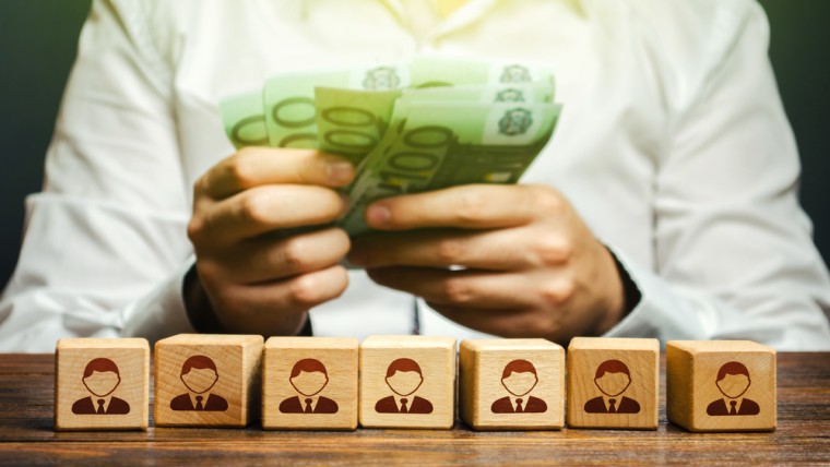 Zuid-Holland legt meeste geld op tafel voor ambtenaar