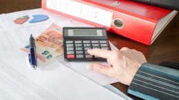 Kritiek op ongebreidelde groei specifieke uitkeringen