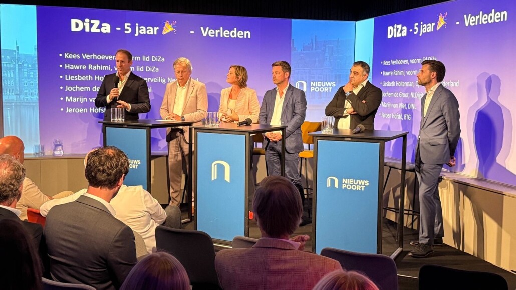 Panel over het verleden Commissie DiZa