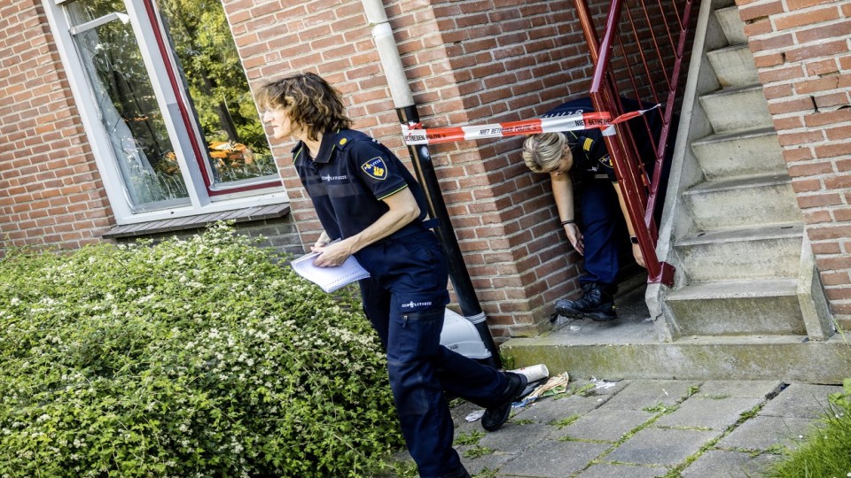 De politie doet nader onderzoek in de woning van Donny M., de 23-jarige man uit Geleen die wordt verdacht van het ontvoeren, misbruiken en…