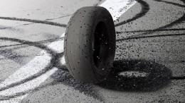 Microplastics door autobanden verminderen langs snelwegen