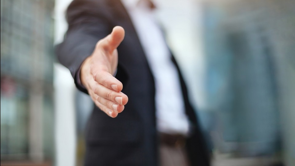 uitgestoken-hand-samenwerking.jpg