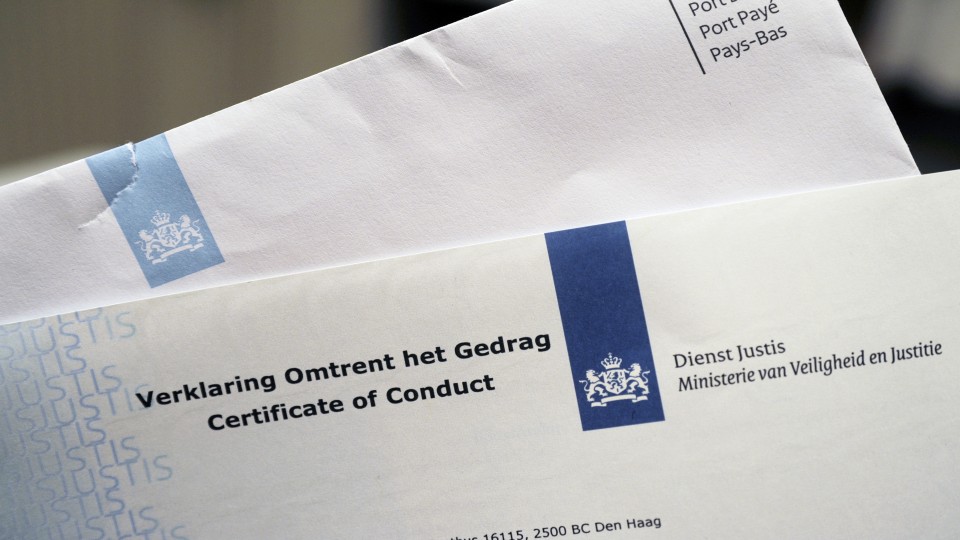 Detail van een Verklaring Omtrent het Gedrag (VOG). Foto: Paul van Riel (ANP)
