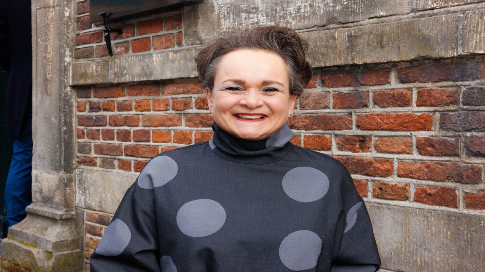Alexandra van Huffelen bij de Naarderkerk